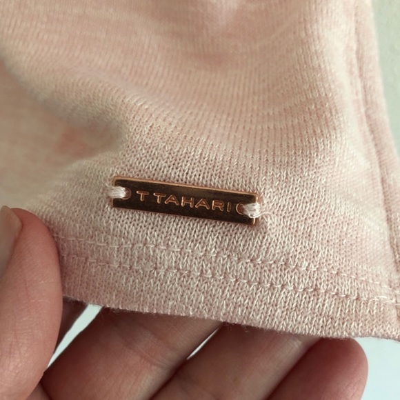 T TAHARI Short Sleeve V-Neck Rayon Blend Jersey Top, Pink, Medium, NWT - Picture 5 of 8